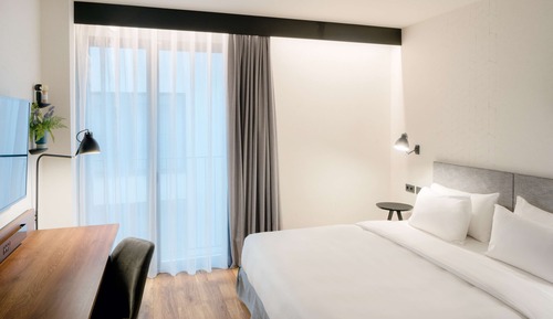Standard Room (Interior Facing)