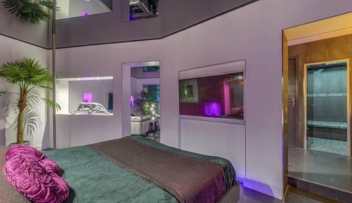 Luxury Suite