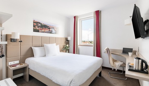 Standard Room, 1 Queen Bed