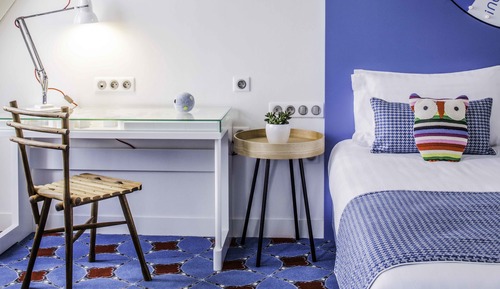 Privilege Room - Complimentary soft minibar,courtesy tray, Chromecast and digital press