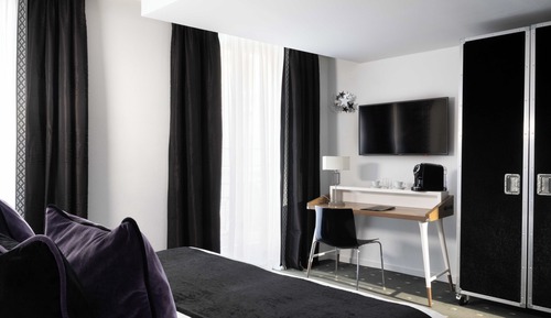 Deluxe Room, 1 Queen Bed