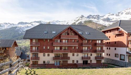 Three-Bedroom Premium Apartment with Balcony