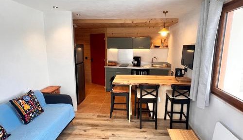 Two-Bedroom Deluxe Apartment with Balcony