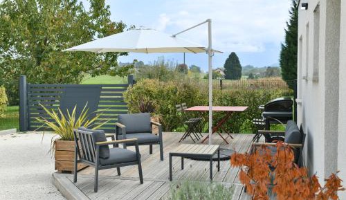 One-Bedroom Apartment with Garden View