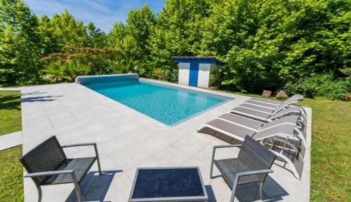 Two-Bedroom Deluxe Apartment with Garden View