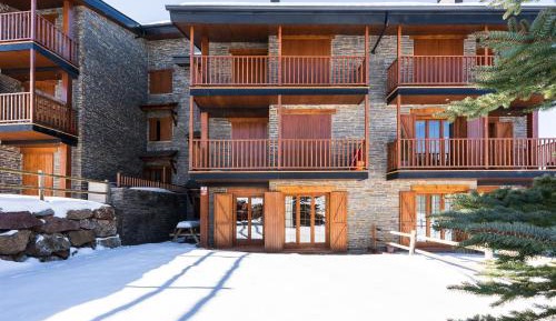Two-Bedroom Apartment with Mountain View