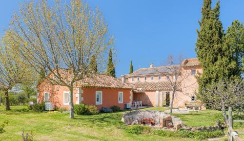 Three-Bedroom Apartment with Mountain View