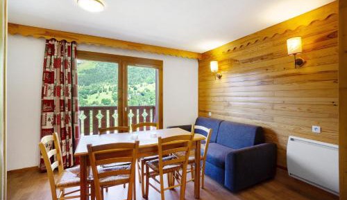 Two-Bedroom Deluxe Apartment with Balcony