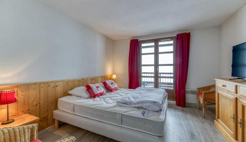 Superior One-Bedroom Apartment with Balcony