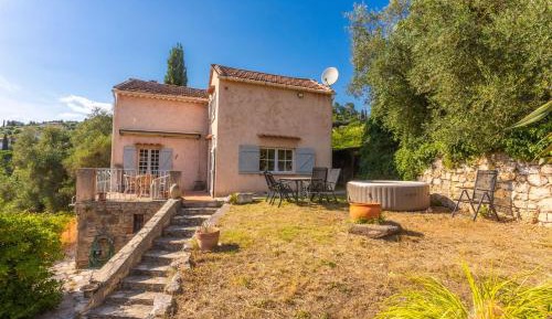 Villa with Garden View