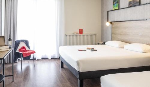 Deluxe Room with One Double Bed and One Single Bed
