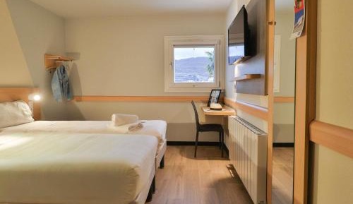 Standard Room with Two Single Beds