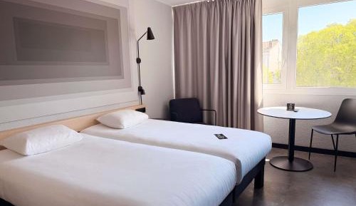 Standard Room with Two Single Beds