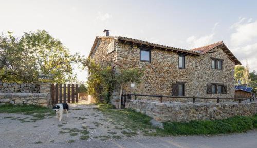 Three-Bedroom Apartment with Mountain View