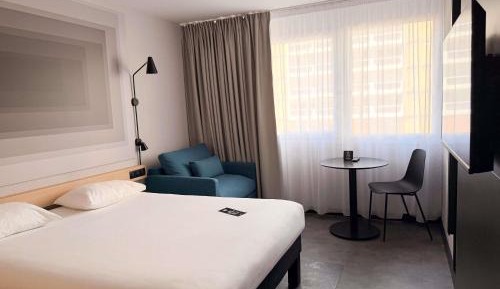 Standard Room with One Double Bed and One Single Bed