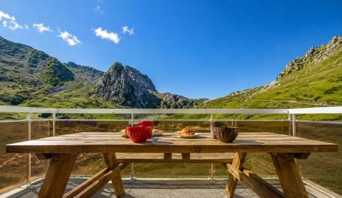 Studio with Mountain View