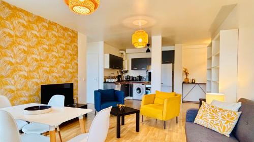 Deluxe One-Bedroom Apartment
