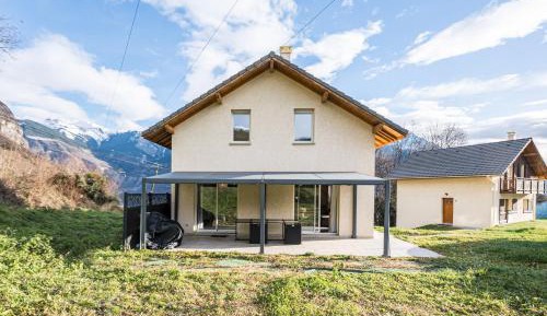 Villa with Garden View