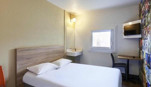 Standard Double Room with Shared Bathroom