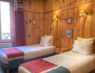 Twin Room with Shower