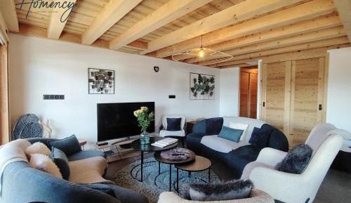 Five-Bedroom Deluxe Apartment