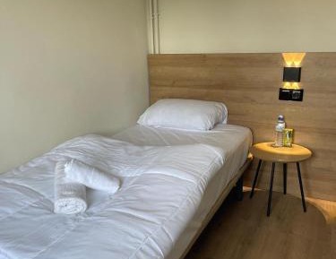 Single Room with Shared Bathroom