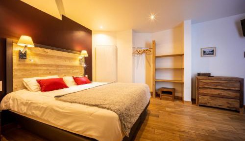 Standard Queen Room