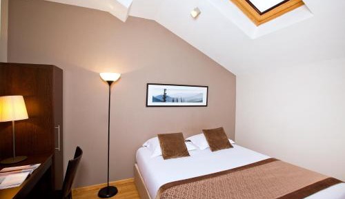 Studio with Skylight Window (2 Adults)