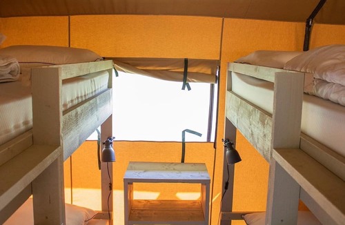 Salles-Curan Ski Chalet | Luxe Sanitary XL 6 Pers. Villatent at camping Les Genêts on Lake Pareloup
