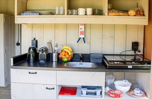 Salles-Curan Ski Chalet | Luxe Sanitary XL 6 Pers. Villatent at camping Les Genêts on Lake Pareloup