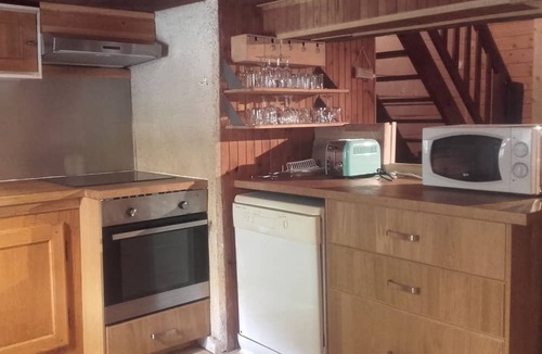 Gouaux-de-Luchon Ski Chalet | CHARMING CHALET, CLASS 3 *, LARGE GARDEN FENCING 10 MIN FROM LUCHON