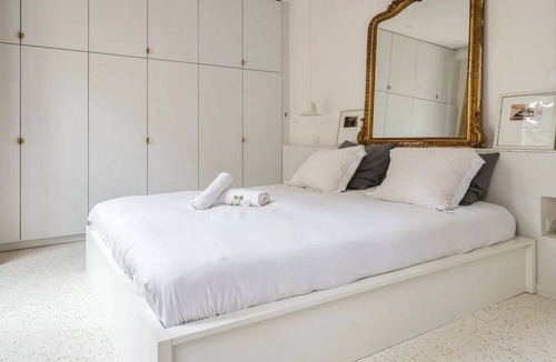9th Arrondissement Apartment | Savor Moments of Tranquility in St Georges With A 50m² Garden & Dining Terrace