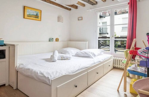 9th Arrondissement Apartment | Savor Moments of Tranquility in St Georges With A 50m² Garden & Dining Terrace