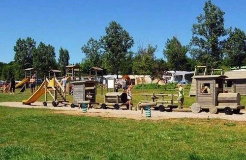 Canet-de-Salars House | Camping 4 étoiles - Parc aquatique - eeeaha