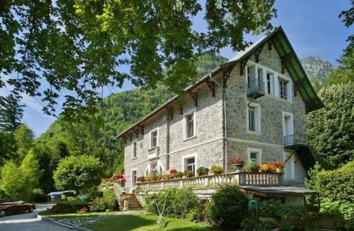 Le Bourg-d'Oisans House | Camping 4 étoiles - Parc aquatique - eeeaih