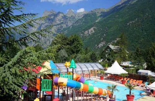 Le Bourg-d'Oisans House | Camping 4 étoiles - Parc aquatique - eeeaih