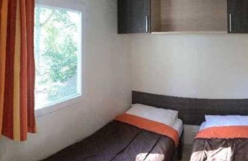 Canet-de-Salars House | Camping 4 étoiles - Parc aquatique - eeeahe