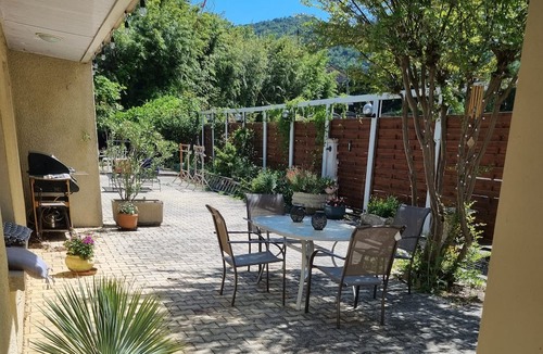 Saint-Laurent-du-Pape House | Échappée Belle en Ardèche : Maison de Charme Avec Piscine Couverte et Loisirs
