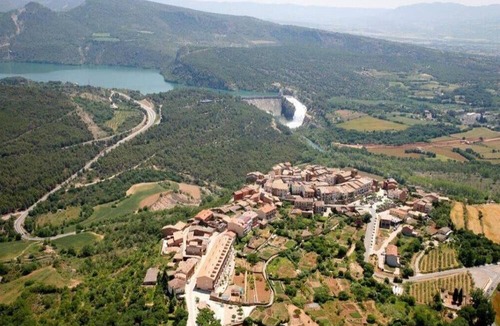 Talarn Apartment | Apartment 'Lola 205' with Mountain View, Wi-Fi and Air Conditioning