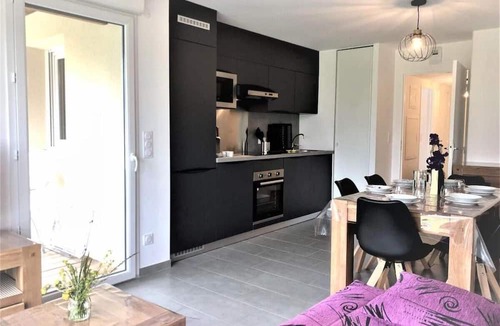 Barcelonnette Apartment | 300m from shops, 1st floor, terrace, parking, tv, ski locker, 52m², Pra Loup