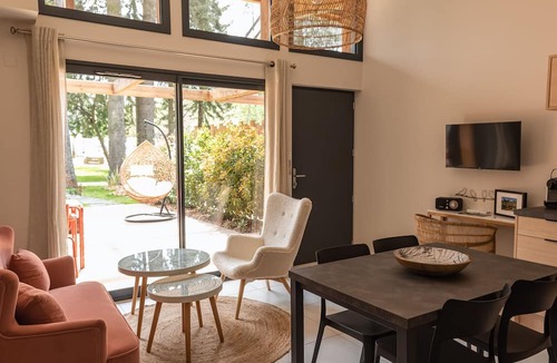Saint-Affrique Apartment | Ecolodge 4 pers mit Spa by Interhome
