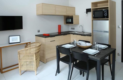 Saint-Affrique Apartment | Ecolodge 4 pers mit Spa by Interhome