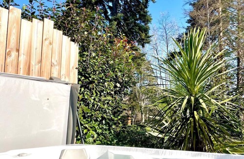 Saint-Affrique Apartment | Ecolodge 4 pers mit Spa by Interhome