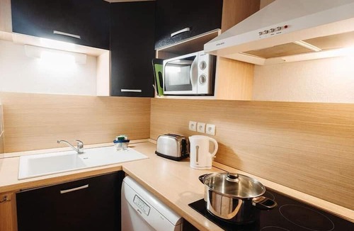 Ax-les-Thermes Apartment | Swimming pool, balcony, parking, tv, ski locker, 34m², Ax-Les-Thermes