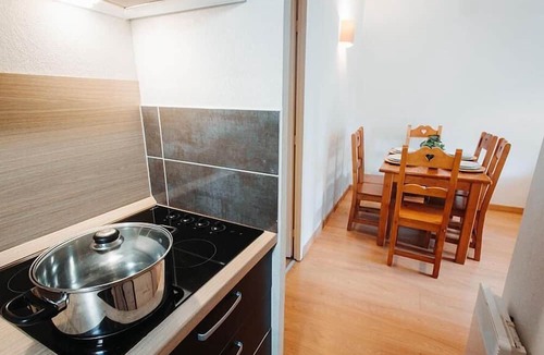 Ax-les-Thermes Apartment | Swimming pool, balcony, parking, tv, ski locker, 34m², Ax-Les-Thermes