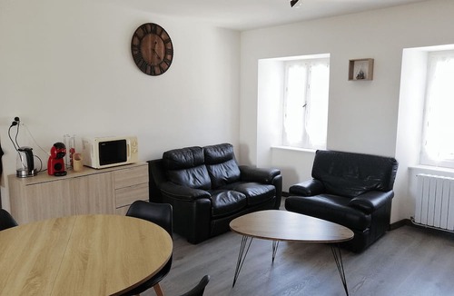 Montsalvy Apartment | Cozy 2-bedroom apartment with a large balcony - Montsalvy