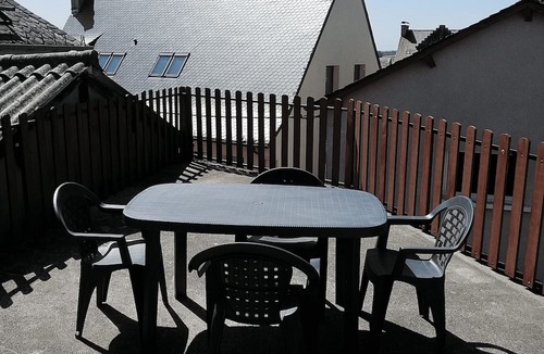 Montsalvy Apartment | Cozy 2-bedroom apartment with a large balcony - Montsalvy