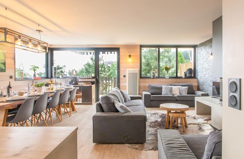 Montchavin Cottage | French Alps 5-Bed Cottage, Sleeps 12 with Parking