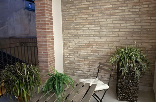 L'Espluga de Francoli Apartment | Apartment 'Rural Ca La Roser' with Private Terrace, Wi-Fi and Air Conditioning