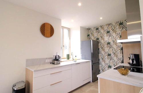 Jussac Cottage | Charming Cottage Near Volcano Park with WiFi and Garden